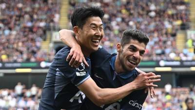 Con triplete de Son: Tottenham remonta y golea en la Premier League
