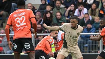 Kylian Mbappé anotó en el duelo Lorient vs PSG.