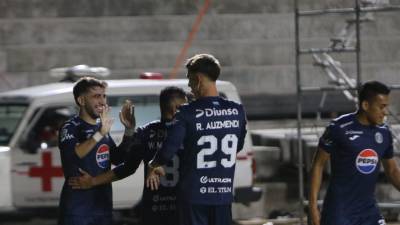 Agustín Auzmendi celebrando uno de los dos goles marcados en el Motagua vs Juticalpa FC.