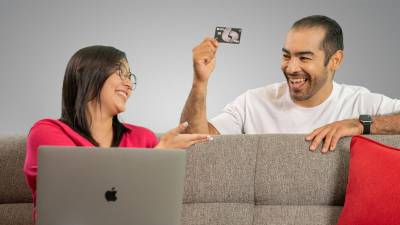 El afortunado ganador del sorteo de Banco Atlántida asistirá junto a un acompañante al mejor torneo de artes marciales mixtas en Abu Dhabi (UFC 294) con todos los gastos pagados.