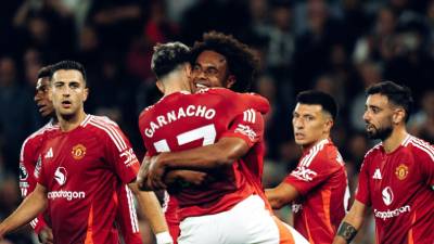 El Manchester United firmó su primer triunfo de la temporada en el arranque de la Premier League.