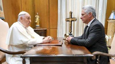El papa Francisco en reuniòn con el presidente de Cuba Miguel Díaz Canel.