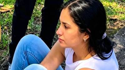 Kimberly Tamara Arias, hija de Alejandro Arias Monge, alias “Diablo”, quien fue detenida cerca del centro penitenciario La Reforma, donde su padre permanece detenido, mientras se movilizaba en un vehículo blindado y portaba un arma de fuego.