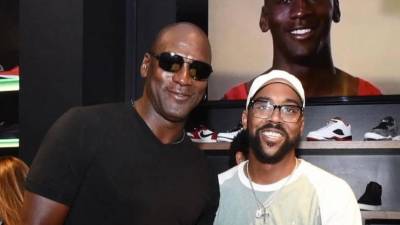 Uno de los hijos de la leyenda del baloncesto Michael Jordan ha sido arrestado en Estados Unidos por varios delitos.