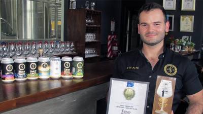 Actualmente todas las cervezas de Cervecería Perla Negra han ganado medallas y reconocimientos internacionales. El empresario Iván Eduardo Wolozny nos muestra muy orgulloso los reconocimientos obtenidos por las cervezas Fuego de Rebeldía y Tierra de Aventura.