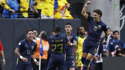 Ecuador celebra el primer gol de Piero Hincapié.