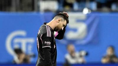 Lionel Messi se lamenta durante la derrota del Inter Miami contra el Charlotte FC en la MLS.