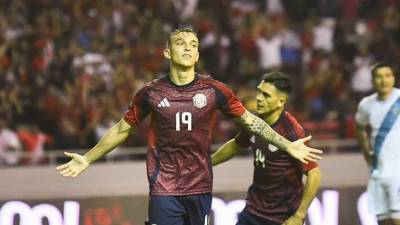 Kenneth Vargas celebrando su gol que significó el segundo de Costa Rica ante Guatemala.