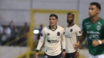 Michaell Chirinos se lesionó en el clásico Marathón vs Olimpia en el estadio Morazán.