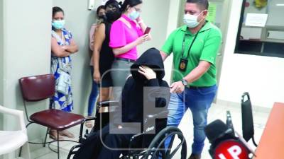 La modelo Daniela Aldana Pinzón fue llevada en silla de ruedas a la audiencia, en la que también estuvo el acusado Isaac Emanuel Sandoval.