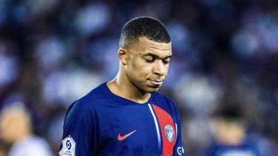 Kylian Mbappé una recibido una bofetada de parte de un grupo de compañeros de vestuario en el PSG.