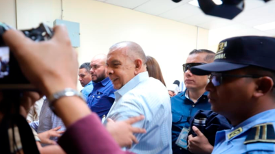 Lobo Sosa resguardado por autoridades en tribunales de Tegucigalpa.