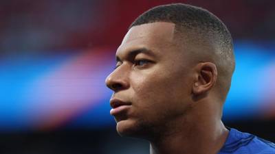 Kylian Mbappé forma parte titular de la selección de Francia y del PSG.