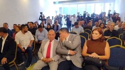 Diputados opositores reunidos en un hotel capitalino este viernes.