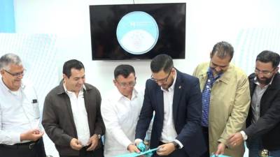 Autoridades de Migración en la inauguración de la oficina de pasaportes en El Progreso, Yoro.