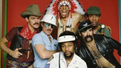 Victor Willis, líder del grupo disco de los años setenta Village People, quien solía aparecer en el escenario vestido con un uniforme de policía, falleció a los 74 años, anunció su esposa a través de las cuentas del grupo en las redes sociales.