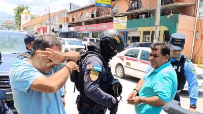 El Ministerio Público a través de la Unidad Especial de trata y tráfico de personas del Ministerio Público efectuó varios allanamientos en la colonia Rubí de Choloma para capturar a los hermanos Mario y Manuel Fernández.