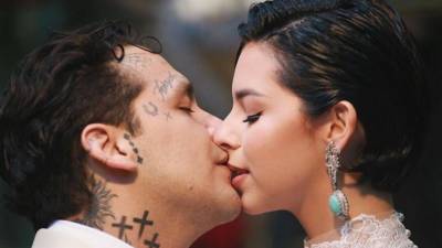 Christian Nodal y Ángela Aguilar en su ceremonia de bodas.