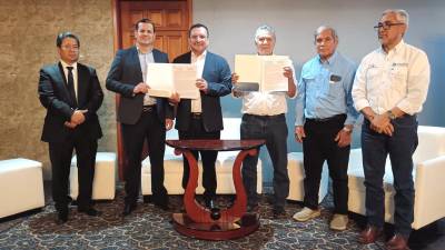 Autoridades de la Secretaría de Agricultura y Ganadería (SAG), representantes de Heifer Internacional Honduras e Ihcafe, participaron del lanzamiento del programa llamado “Promesa Café-Cacao”.