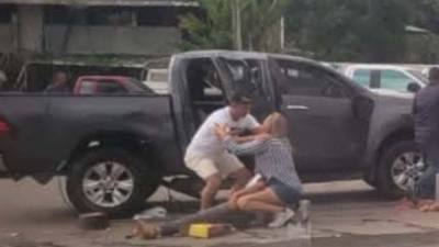 Un accidente de tránsito ocurrido en el barrio El Porvenir dejó una profunda tragedia familiar, luego de que un niño de dos años perdiera la vida y su propio padre fuera detenido por la Policía Nacional para efectos de investigación.
