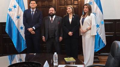 Marlon Ochoa, Luis Redondo, Ana Paola Hall y Cossette López en el Congreso Nacional.