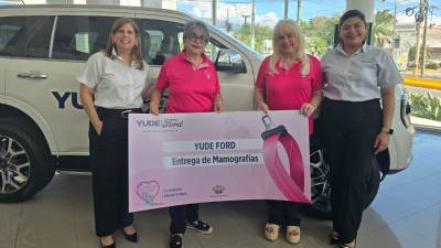 Yude Canahuati reafirmó su proyección social mediante la entrega de donativos destinados a fortalecer la asistencia medica de pacientes que luchan contra el cáncer de mama en el país.