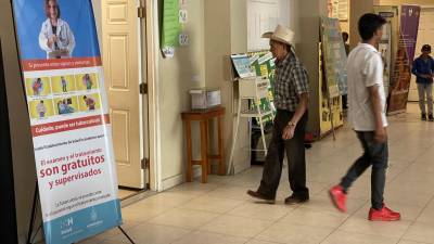 Ciudadanos acuden a diario al centro de salud Vicente Fernández por brote de dengue en Santa Rosa de Copán.