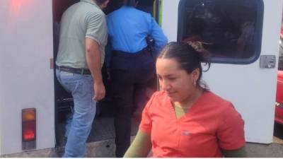 La mujer fue trasladada en una ambulancia desde La Entrada, Copán hacia Santa Rosa.