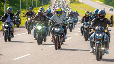 Motociclistas provenientes de Honduras y Nicaragua hicieron rugir el motor de sus motocicletas en todo su recorrido en Comayagua.