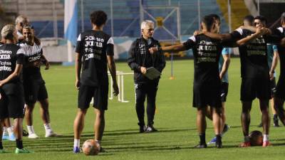 Reinaldo Rueda y Honduras están obligados a vencer este jueves a Guayana Francesa.