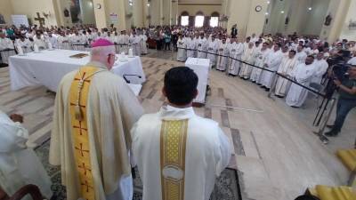 Miguel Lenihan en la misa crismal de este Miércoles Santo.