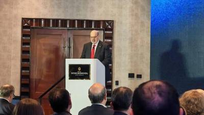 Jorge Canahuati Larach, presidente de OPSA/Estrategia &amp; Negocios, ofreció las palabras de bienvenida durante el evento.