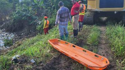 El cuerpo de Santos Eulogio Escobar fue sacado por una maquina municipal.