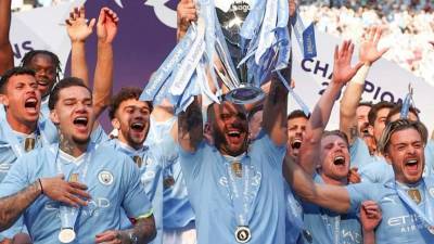 Escándalo en el fútbol inglés. Futbolista del Manchester City no tiene donde ir a dormir tras descubrirse su “doble vida”.