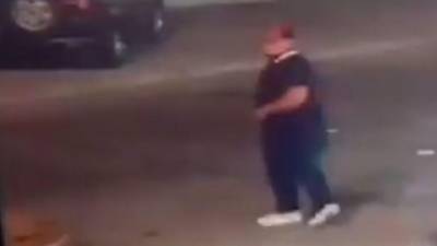 El autor del crimen del Bar de Barandillas de San Pedro Sula fue captado por las cámaras de seguridad del lugar.