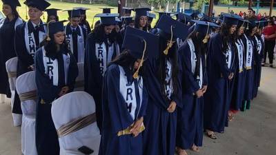 Estudiantes de último año del Instituto Roberto Micheletti Baín.