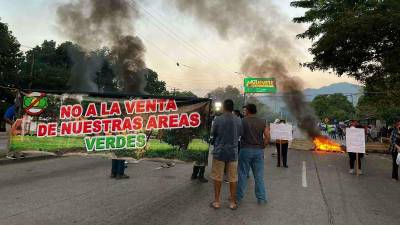 Por varias horas permaneció tomado el bulevar de norte posteriormente las partes en conflicto sostuvieron una reunión con las autoridades municipales.