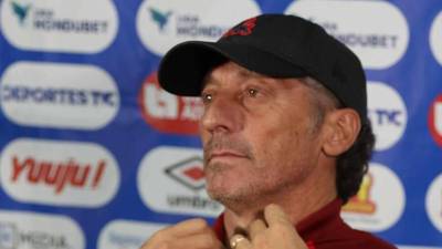 Pedro Troglio en la rueda de prensa tras el Olimpia vs Olancho FC.