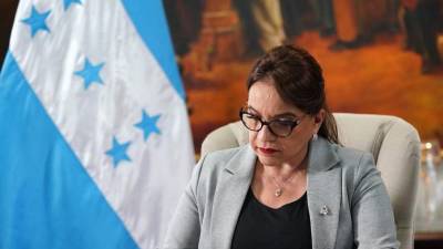 Presidenta Xiomara Castro en el despacho presidencial en Tegucigalpa.