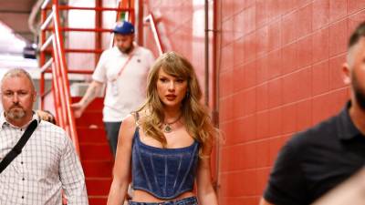 La cantante estadounidense Taylor Swift al momento de arribar a estadio.