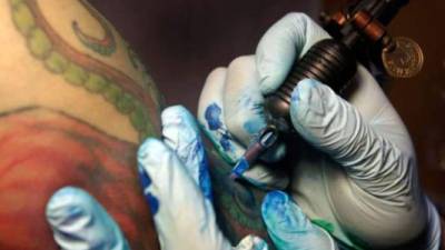 En Honduras muchas empresas tiene como requisito que sus empleados no tengan tatuajes.