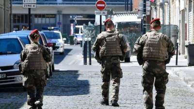Las fuerzas de seguridad francesas se han desplegado a lo largo del país tras el reciente atentado en Niza.