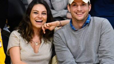 Los actores Mila Kunis y Ashton Kutcher solo bañan a sus dos hijos, Wyatt (6) y Dimitri (4), cuando estos están especialmente 'sucios' y, de forma más gráfica, cuando esa suciedad se manifiesta en todo su esplendor en sus jóvenes pieles.