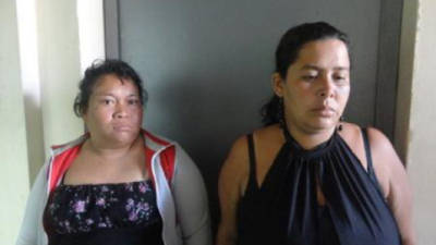 Martha Cecilia Gonzales Martínez y Francisca Suyapa Flores Ramírez, acusadas por el delito de proxenetismo en perjuicio de sus hijas.