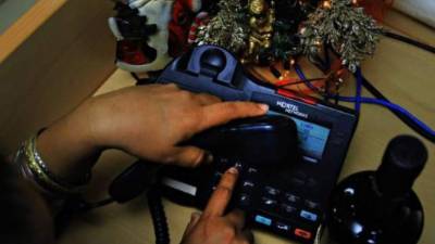 Las llamadas que realiza al Teléfono de la Esperanza quedan anónimas y son atendidas por profesionales en salud mental. Además, el servicio es gratuito.