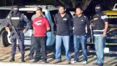 Cuatro policías de la posta de La Granja fueron detenidos por agentes de la Dirección Nacional de Investigación Criminal (DNIC) acusados de robo agravado, tortura y privación de libertad, entre otros cargos.
