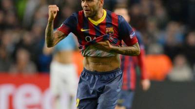 Dani Alves celebrando su gol contra el Manchester City.
