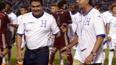 Juan Orlando Hernández apoyará a la Bicolor en Brasil.