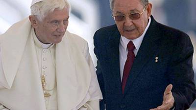 Pope Benedict XVI (L) is welcomed by Cuban President Raul Castro after his arrival at Antonio Macedo airport, in Santiago de Cuba, 915 km southeast of Havana on March 26, 2012. After a three-day visit to Mexico, Benedict XVI arrived in Cuba hoping to boost the Catholic Church's special dialogue with the Communist regime, as dissidents said a wave of arrests aimed to thwart demonstrations. AFP PHOTO/Javier GALEANO - POOL