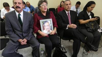 HONDURAS, LOS JUGADORES SUPLENTES AL INICIO DEL PARTIDO ANTE LOS AZTECAS DONDE SE LE GANO A MEXICO PARTIDO ELIMINATORI BRASIL 2014.